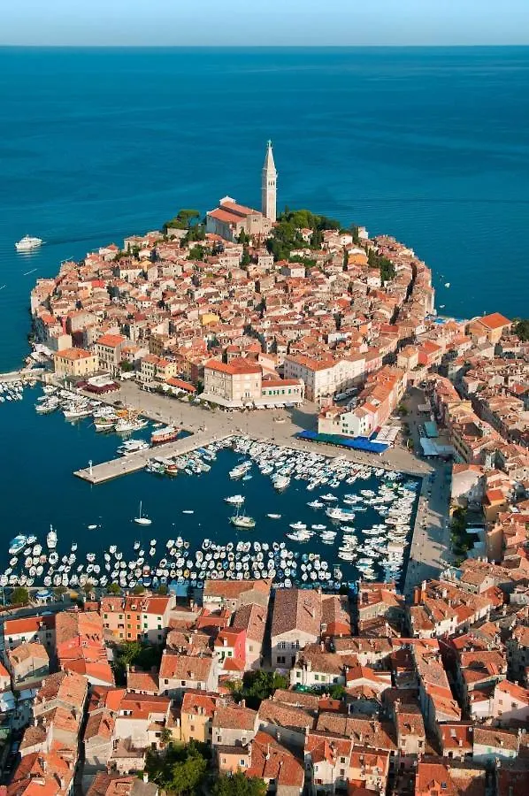 Room In Rovinj With Terrace, Air Conditioning, W-Lan 81-6 0*,